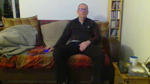 Snapshot of letmestrip chatting on December 19, 12:13 am paul online show from December 19, 12:13 am