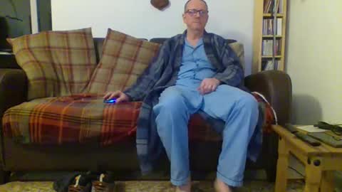 Snapshot of letmestrip chatting on January 22, 11:43 pm paul online show from January 22, 11:43 pm
