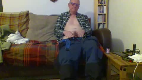 Snapshot of letmestrip chatting on January 19, 12:28 am paul online show from January 19, 12:28 am
