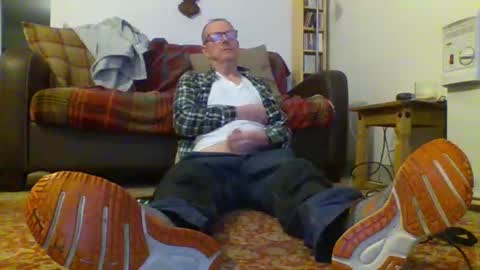 Snapshot of letmestrip chatting on January 29, 12:12 am paul online show from January 29, 12:12 am