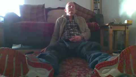 Snapshot of letmestrip chatting on January 19, 10:28 am paul online show from January 19, 10:28 am