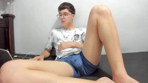 Snapshot of liam_orion chatting on October 15, 12:29 am LIAM online show from October 15, 12:29 am