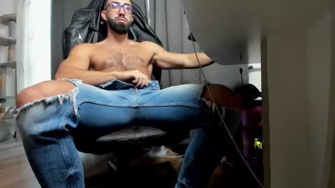 Liam online show from November 2, 7:56 am