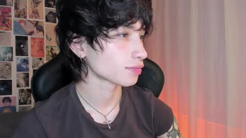 Snapshot of liamelf chatting on December 17, 6:02 am Liam online show from December 17, 6:02 am