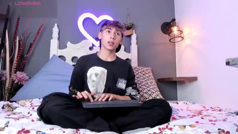 liaml_18_ online show from September 8, 2:16 pm