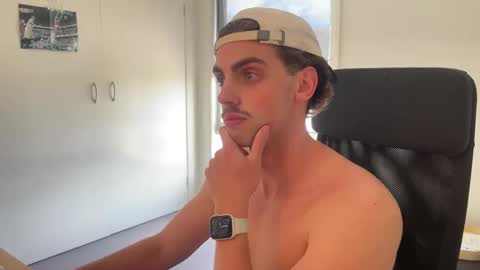 Snapshot of lilwillyxxx1 chatting on December 3, 3:29 am williambiggsxxx online show from December 3, 3:29 am