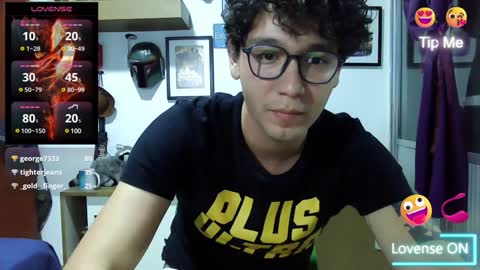 Snapshot of lobomx19 chatting on December 6, 2:02 am Lobo online show from December 6, 2:02 am