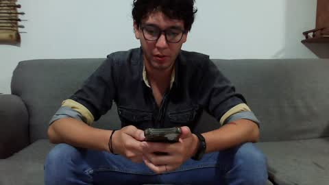 Snapshot of lobomx19 chatting on December 4, 2:42 am Lobo online show from December 4, 2:42 am