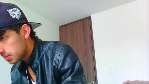 Snapshot of logaan_grey chatting on January 2, 4:35 pm logaan_grey online show from January 2, 4:35 pm