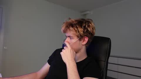Snapshot of logan_fraser chatting on October 23, 7:34 am LOGAN FRASER online show from October 23, 7:34 am