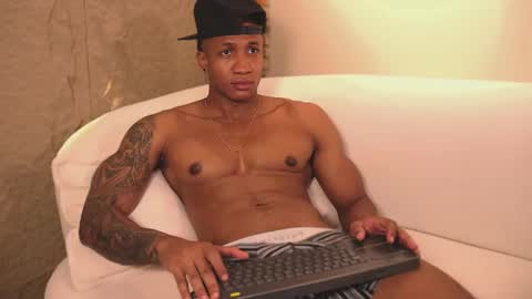 logan_varela online show from March 6, 11:53 pm