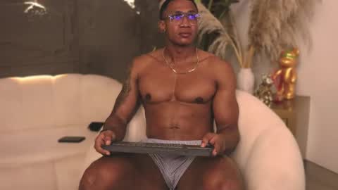 logan_varela online show from February 20, 1:25 am