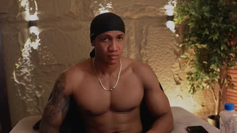 logan_varela online show from November 24, 9:38 pm