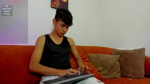 logantwink18 online show from September 25, 1:59 am