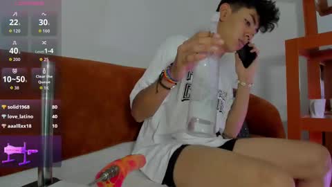 logantwink18 online show from October 12, 11:10 pm