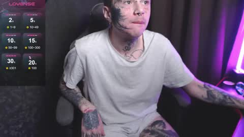 Snapshot of lone1ycrystal chatting on January 7, 1:32 pm Chris online show from January 7, 1:32 pm