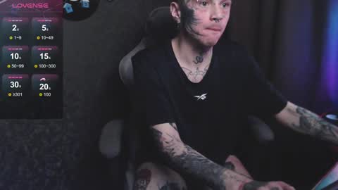 Snapshot of lone1ycrystal chatting on January 6, 8:18 pm Chris online show from January 6, 8:18 pm