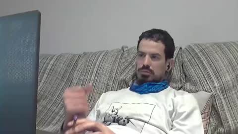Snapshot of longnight5 chatting on February 12, 5:58 am Alejandro Rulitos Twitter longnight55 Intagram 5longnight5 online show from February 12, 5:58 am