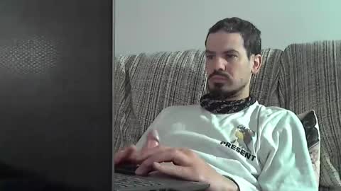 Snapshot of longnight5 chatting on February 1, 10:48 am Alejandro Rulitos Twitter longnight55 Intagram 5longnight5 online show from February 1, 10:48 am