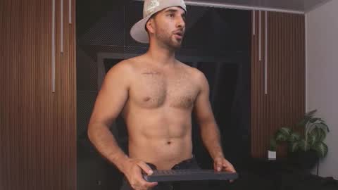  L O R E N Z O  Thumbs Up help  online show from January 10, 6:56 pm