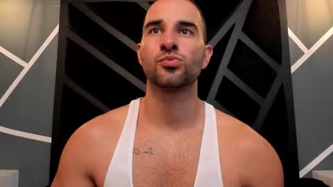  L O R E N Z O  Thumbs Up help  online show from December 16, 6:04 pm