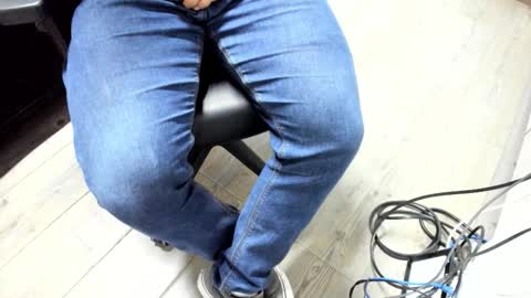 luca_morettii online show from December 17, 12:45 pm