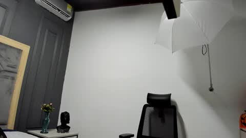 luca_morettii online show from November 6, 12:08 pm