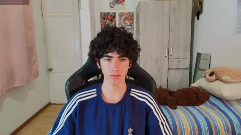 lucas_xo online show from April 4, 5:26 am