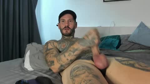 lucasexclusive online show from March 31, 9:33 am