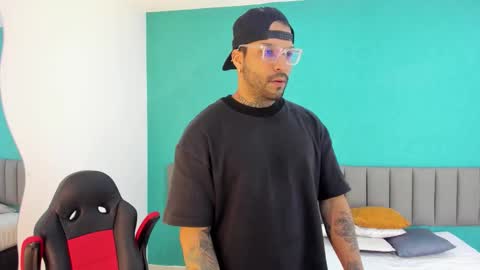 lucifer_master_666 online show from January 14, 11:37 am