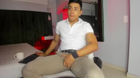Snapshot of lucii_fer_ chatting on October 23, 11:57 am Leo online show from October 23, 11:57 am