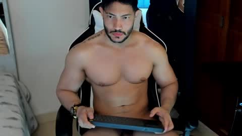 luis_baptista online show from December 6, 8:18 pm