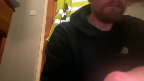 Snapshot of lukeeeeey96 chatting on December 17, 12:45 am lukeeeeey96 online show from December 17, 12:45 am