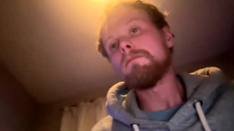 Snapshot of lukeeeeey96 chatting on December 14, 4:31 pm lukeeeeey96 online show from December 14, 4:31 pm