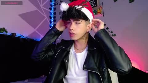 Lyle Bennett Freelance Model online show from December 8, 10:19 am