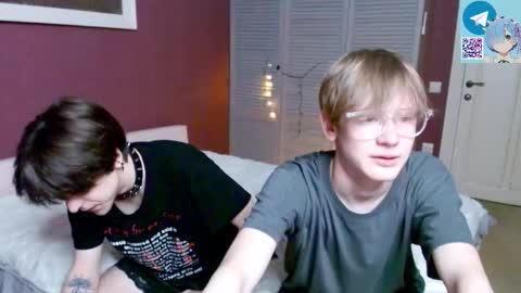 Snapshot of m_s_a_ chatting on October 24, 5:25 pm Michael and Kai online show from October 24, 5:25 pm