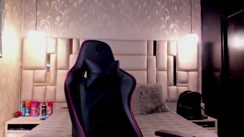 Snapshot of maddox_santana chatting on December 16, 1:53 am Maddox Santana online show from December 16, 1:53 am