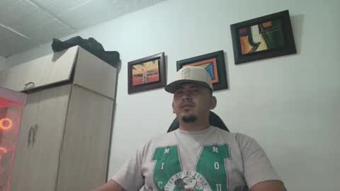 magic_milk23 online show from November 5, 1:51 am