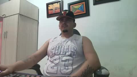 magic_milk23 online show from November 22, 7:19 am