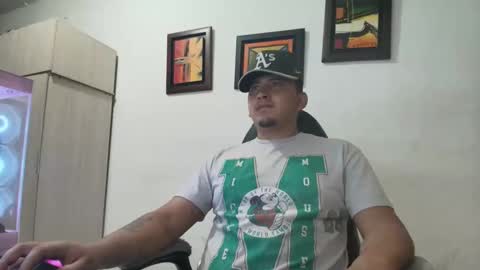 magic_milk23 online show from December 14, 2:07 am