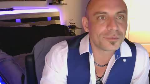 magicmike1110 online show from November 27, 4:05 am