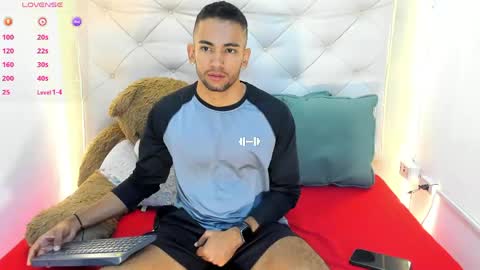 maicolparker0 online show from April 13, 12:50 pm