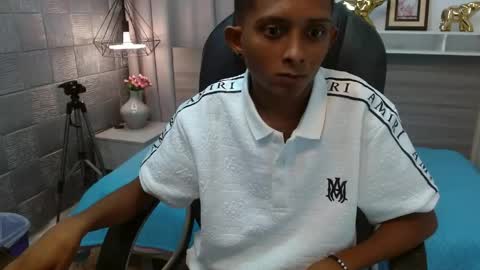 malik20_ online show from April 29, 2:22 pm