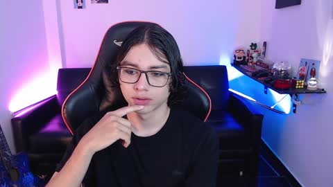 Snapshot of malik_harrison_ chatting on December 23, 3:01 pm Malik  online show from December 23, 3:01 pm