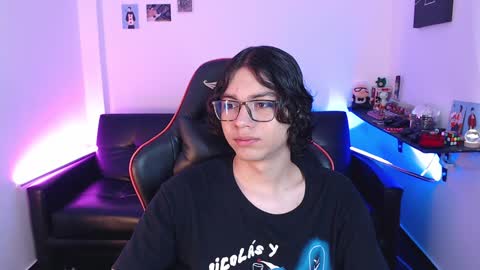 Snapshot of malik_harrison_ chatting on December 18, 2:49 pm Malik  online show from December 18, 2:49 pm