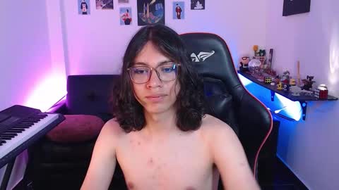 Snapshot of malik_harrison_ chatting on October 21, 5:16 pm Malik  online show from October 21, 5:16 pm