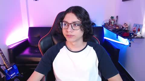 Snapshot of malik_harrison_ chatting on January 7, 3:22 pm Malik  online show from January 7, 3:22 pm