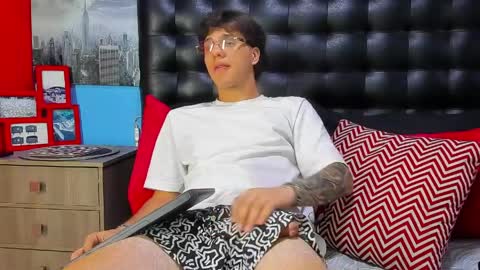 Manuel online show from April 6, 10:32 pm