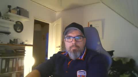 marriedcock1980 online show from December 16, 8:09 am