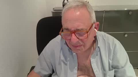 Snapshot of martin_1947 chatting on October 26, 8:22 pm martin_1947 online show from October 26, 8:22 pm